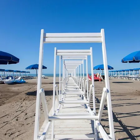 Mare Sorriso 350m From Sea - Happy Viareggio